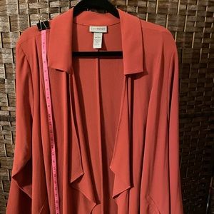 Crepe duster with waterfall lapel, 36“ long.